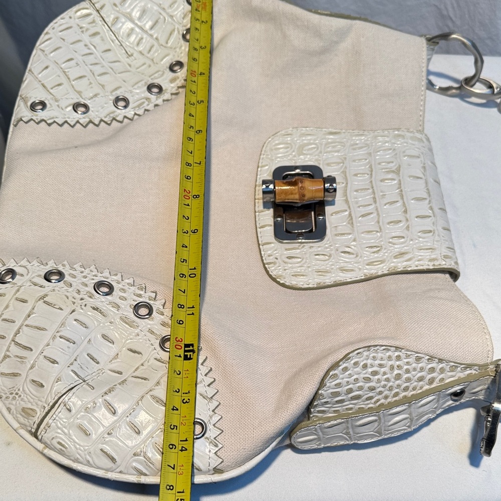 Elegant White Crocodile-Embossed Shoulder Bag - Picture 11 of 14